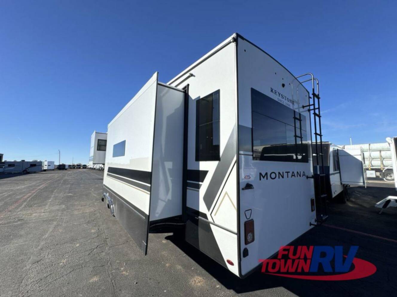 A photo of this 2026 Keystone Rv Montana 3231CK