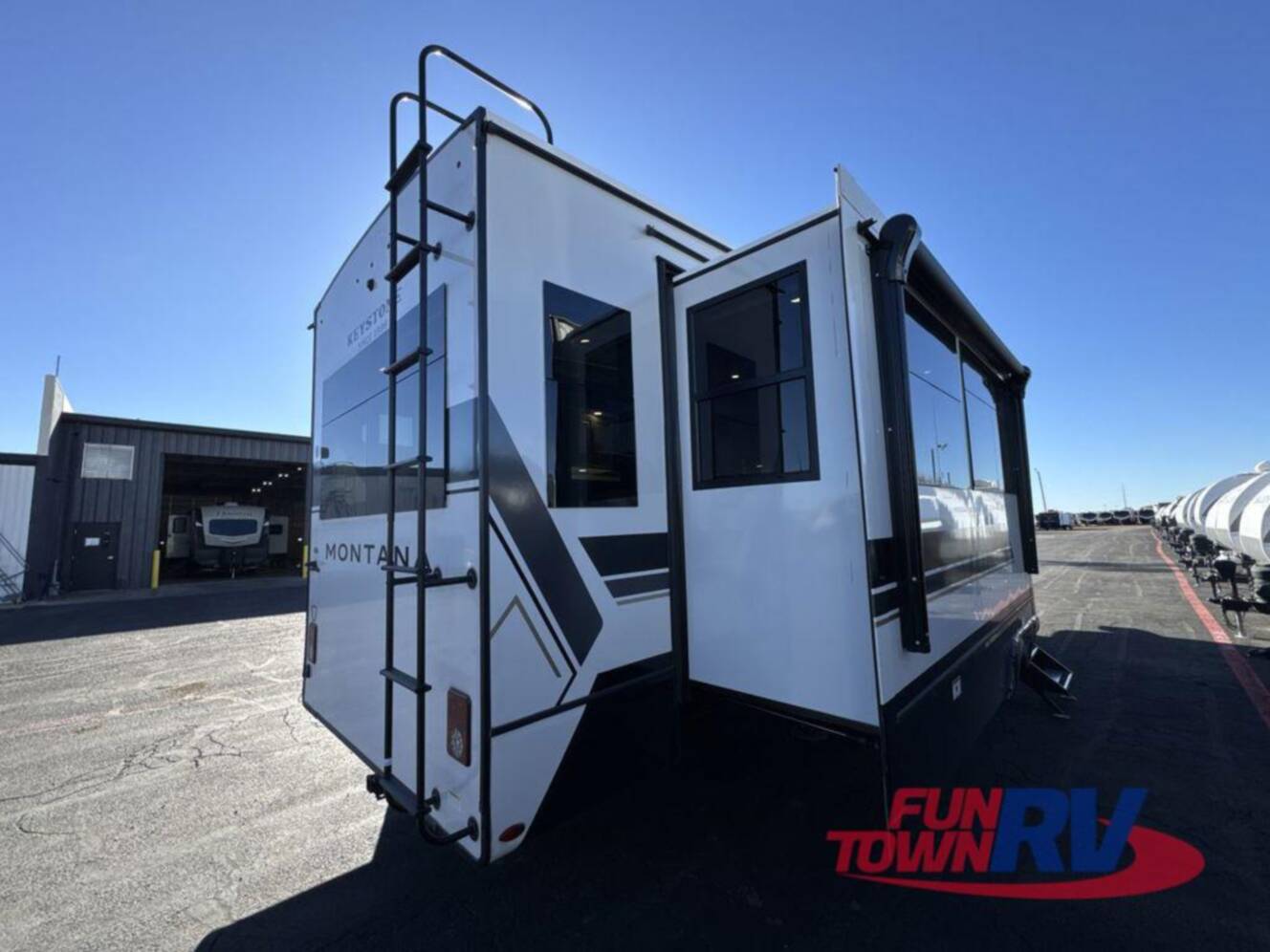 A photo of this 2026 Keystone Rv Montana 3231CK