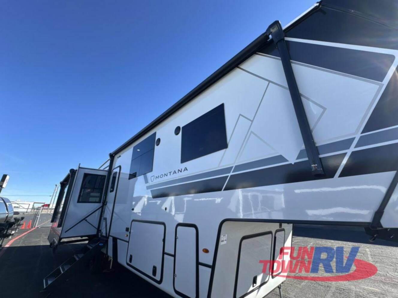 A photo of this 2026 Keystone Rv Montana 3231CK