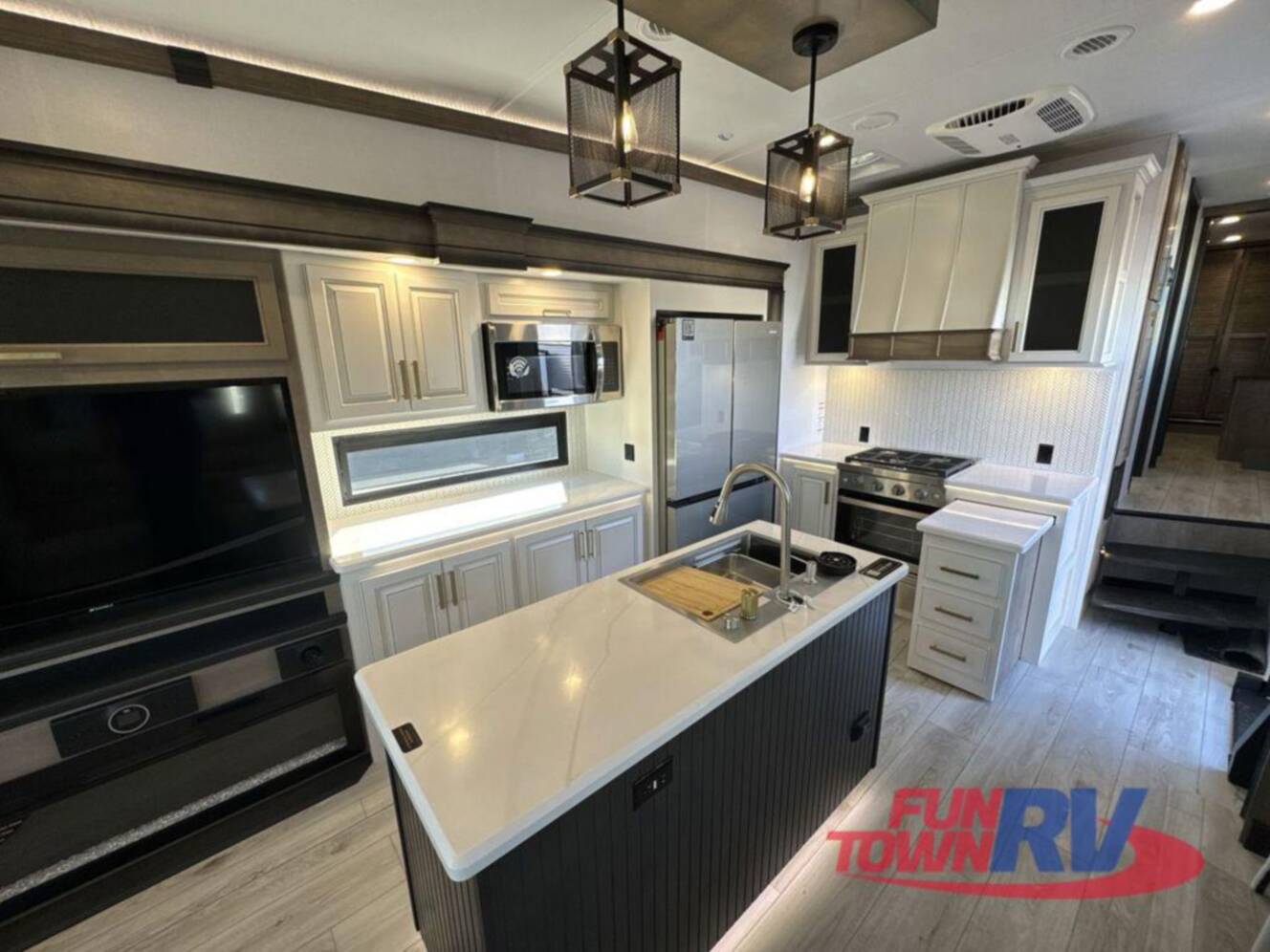 A photo of this 2026 Keystone Rv Montana 3231CK