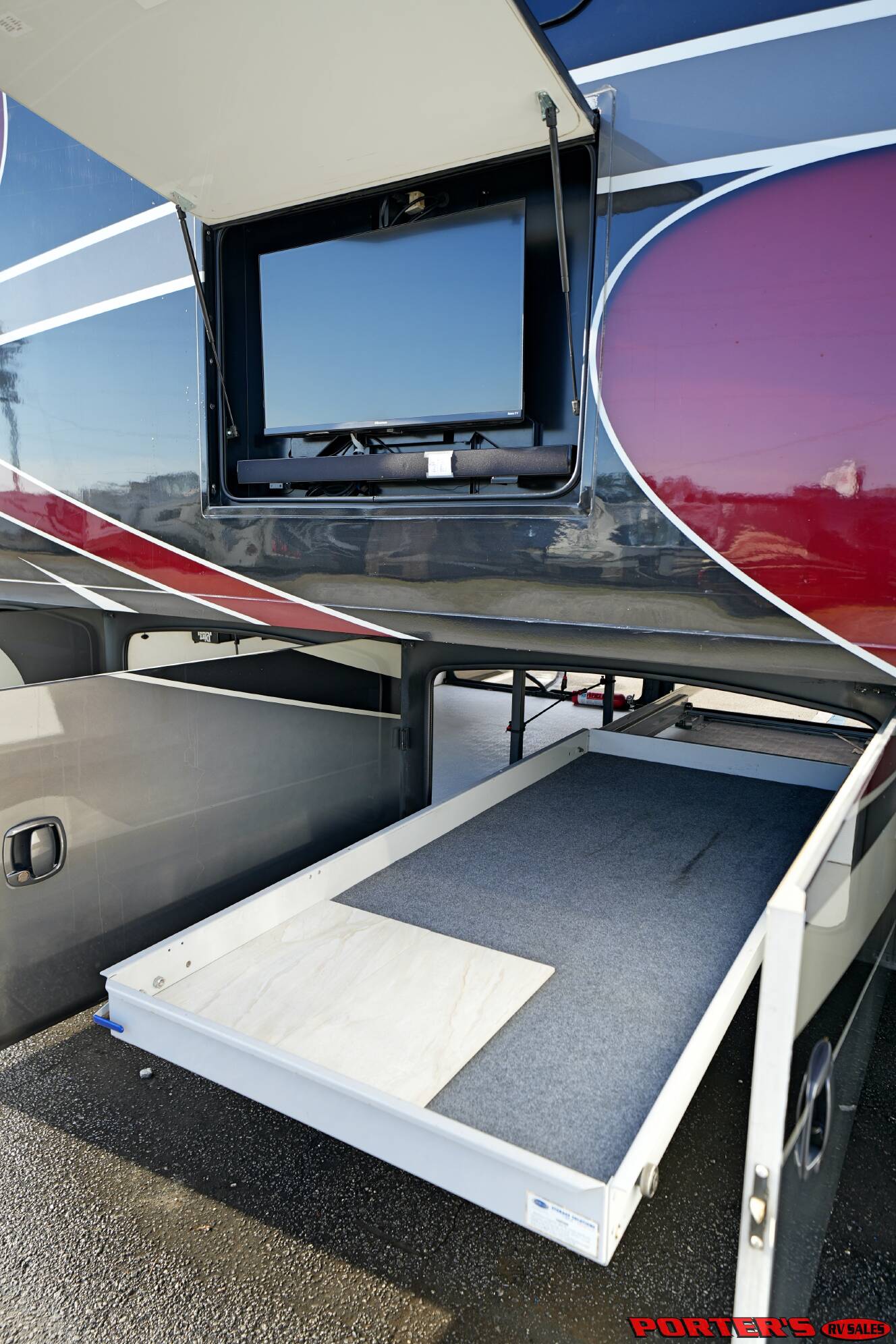 A photo of this 2018 Thor Motor Coach TUSCANY 40RT