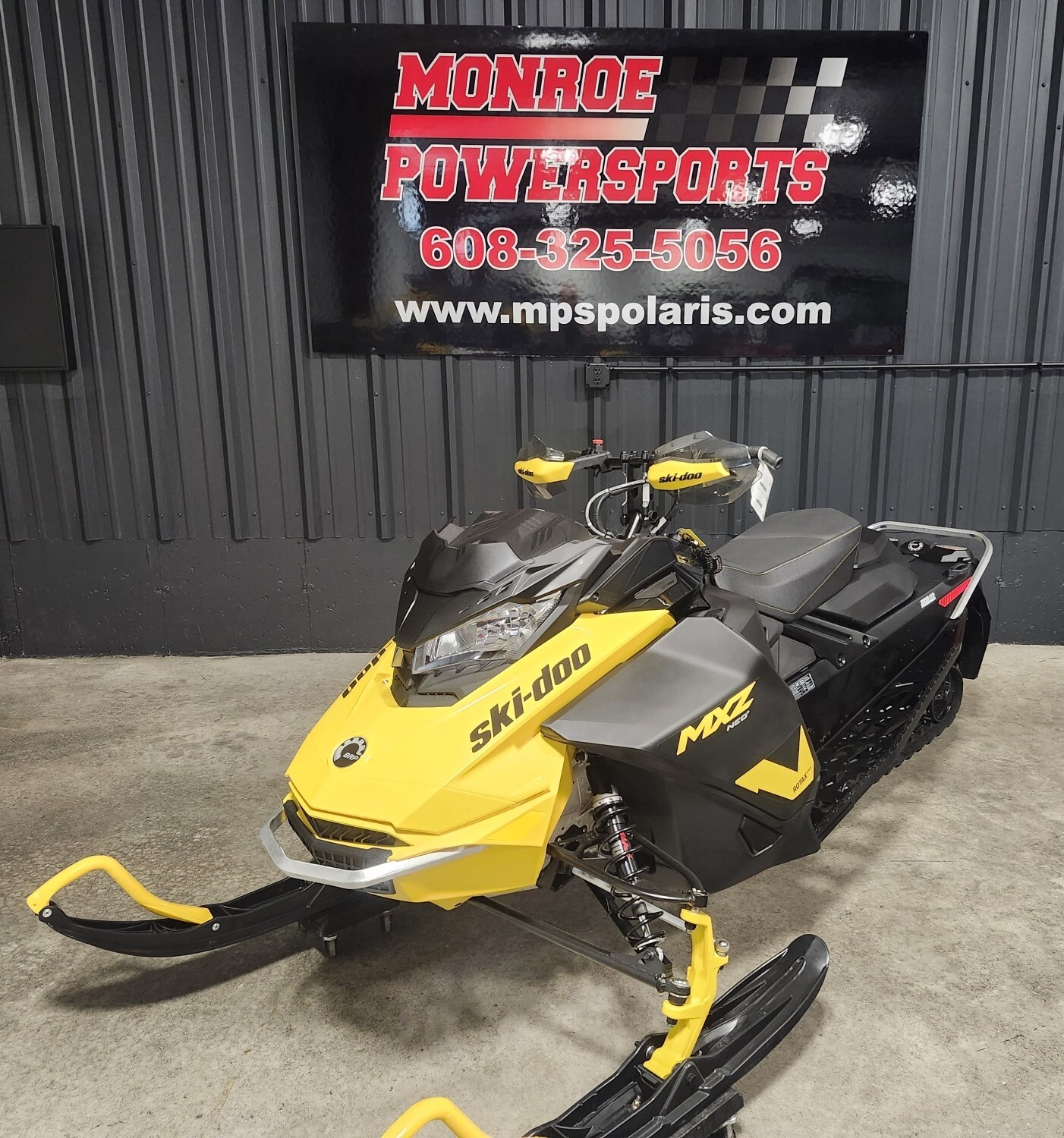 nahoo様 Club Hoodie Graphic: Men's Hoodie With Graphic Print | On United