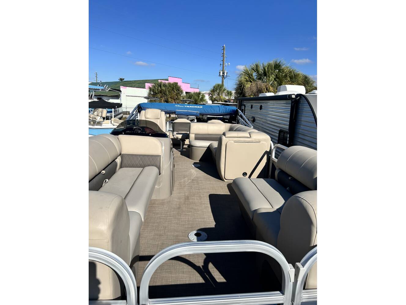 A photo of this 2021 Sun Tracker 21 Fishing Barge