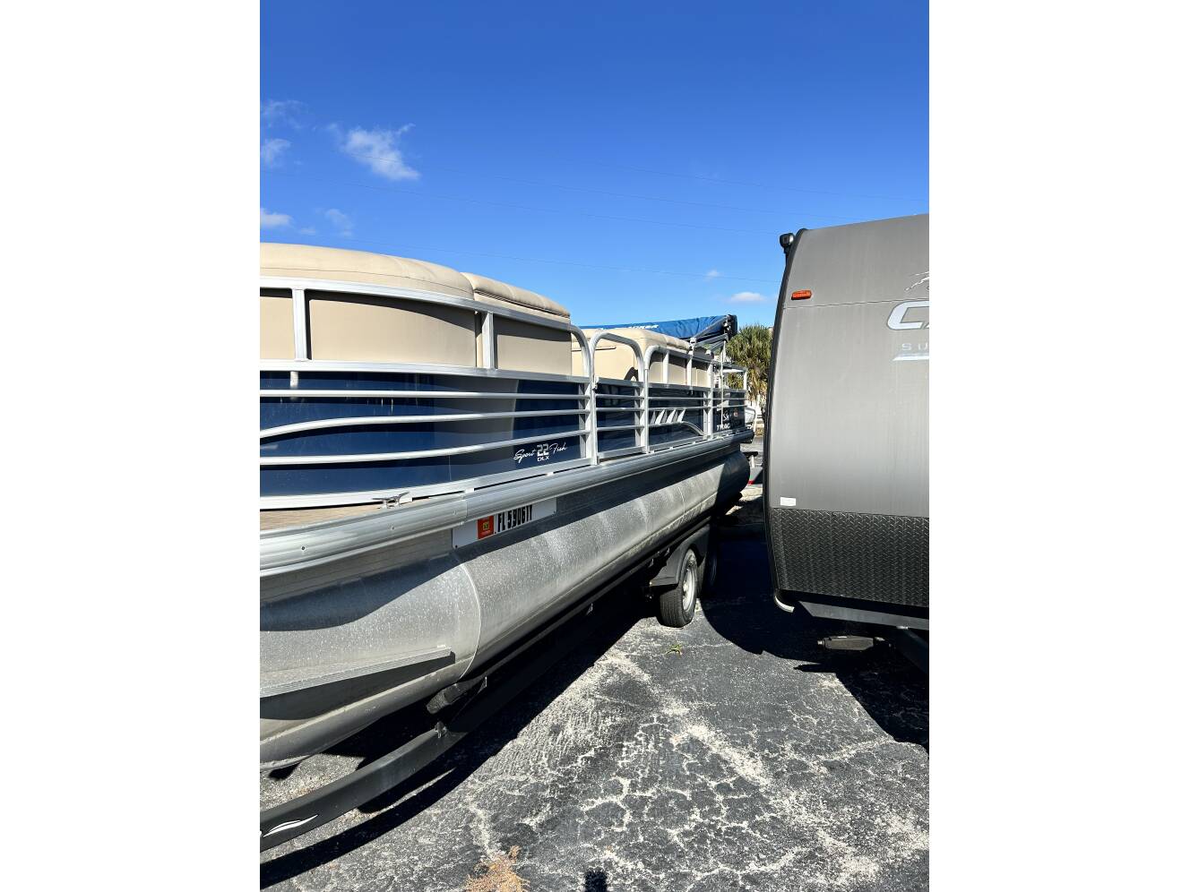 A photo of this 2021 Sun Tracker 21 Fishing Barge