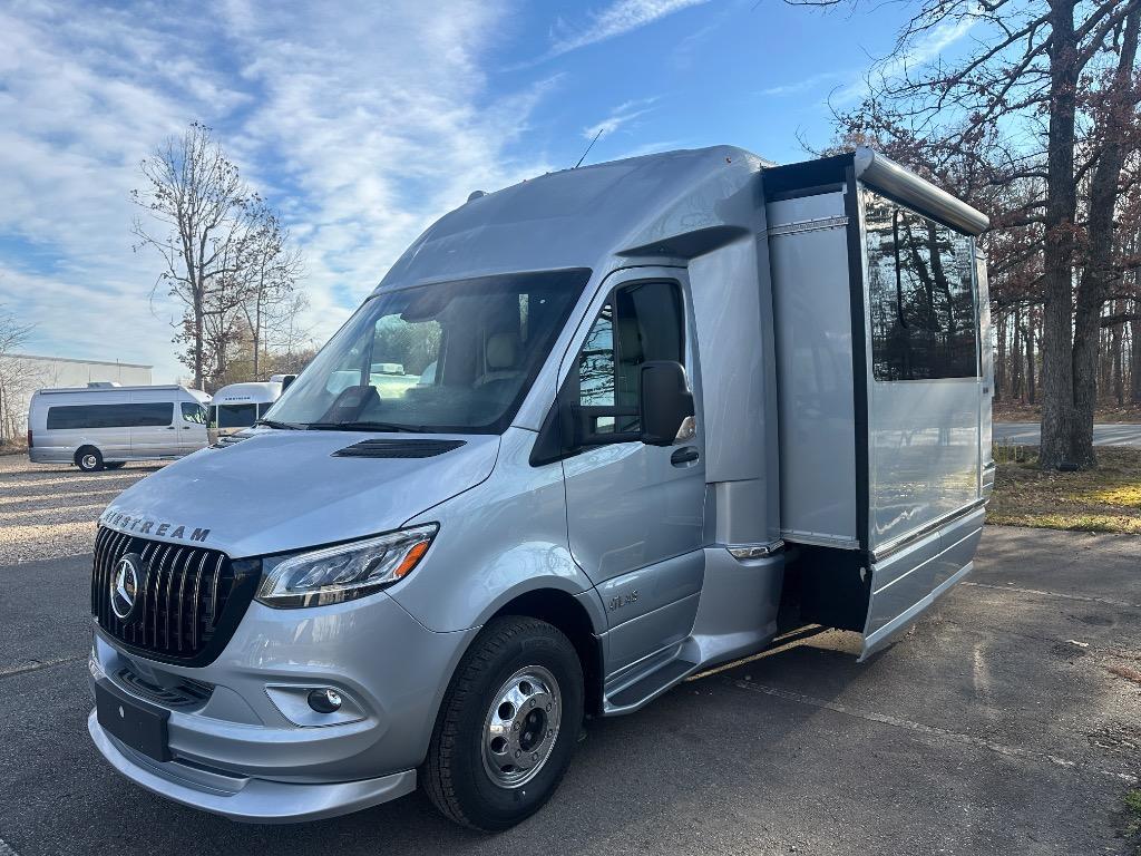 2026 Airstream Atlas Murphy Suite Class B+ RV