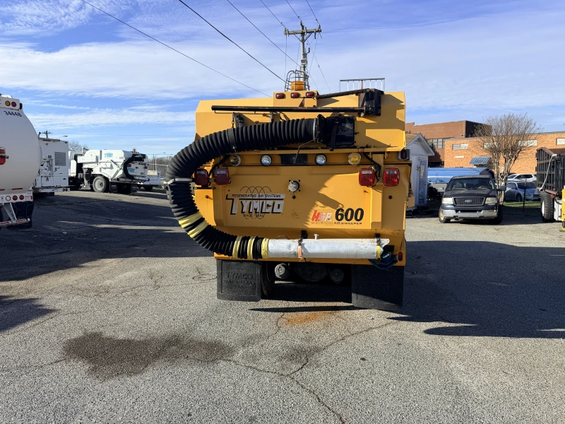 2001 INTERNATIONAL 4000