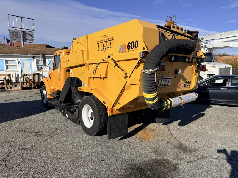 2001 INTERNATIONAL 4000