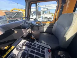 2001 INTERNATIONAL 4000
