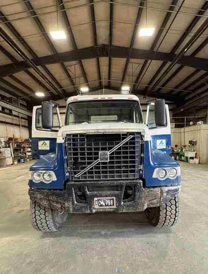 2002 VOLVO VHD in Mineral Wells, TX