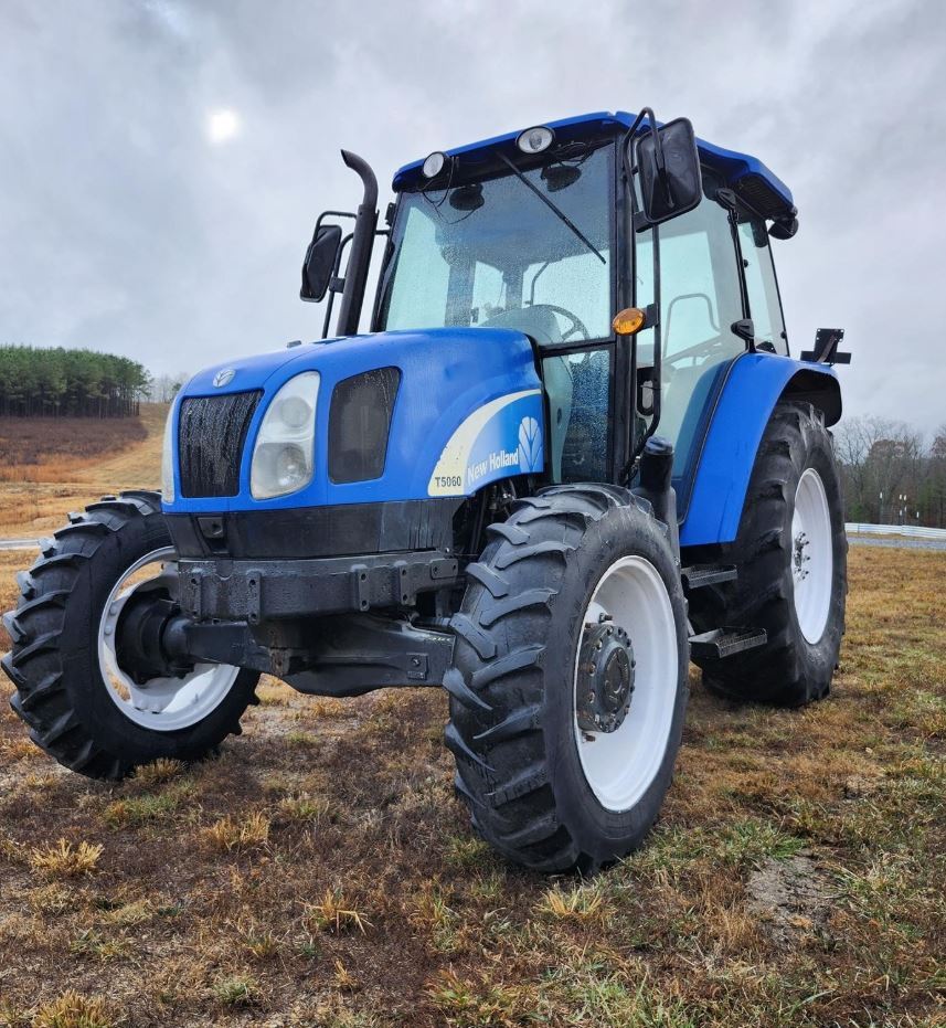 2011 NEW HOLLAND T5060 in Lafayette, GA