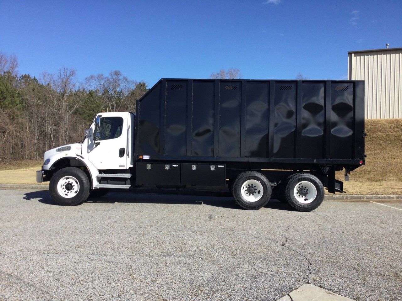 2016 FREIGHTLINER BUSINESS CLASS M2 106 in Winder, GA