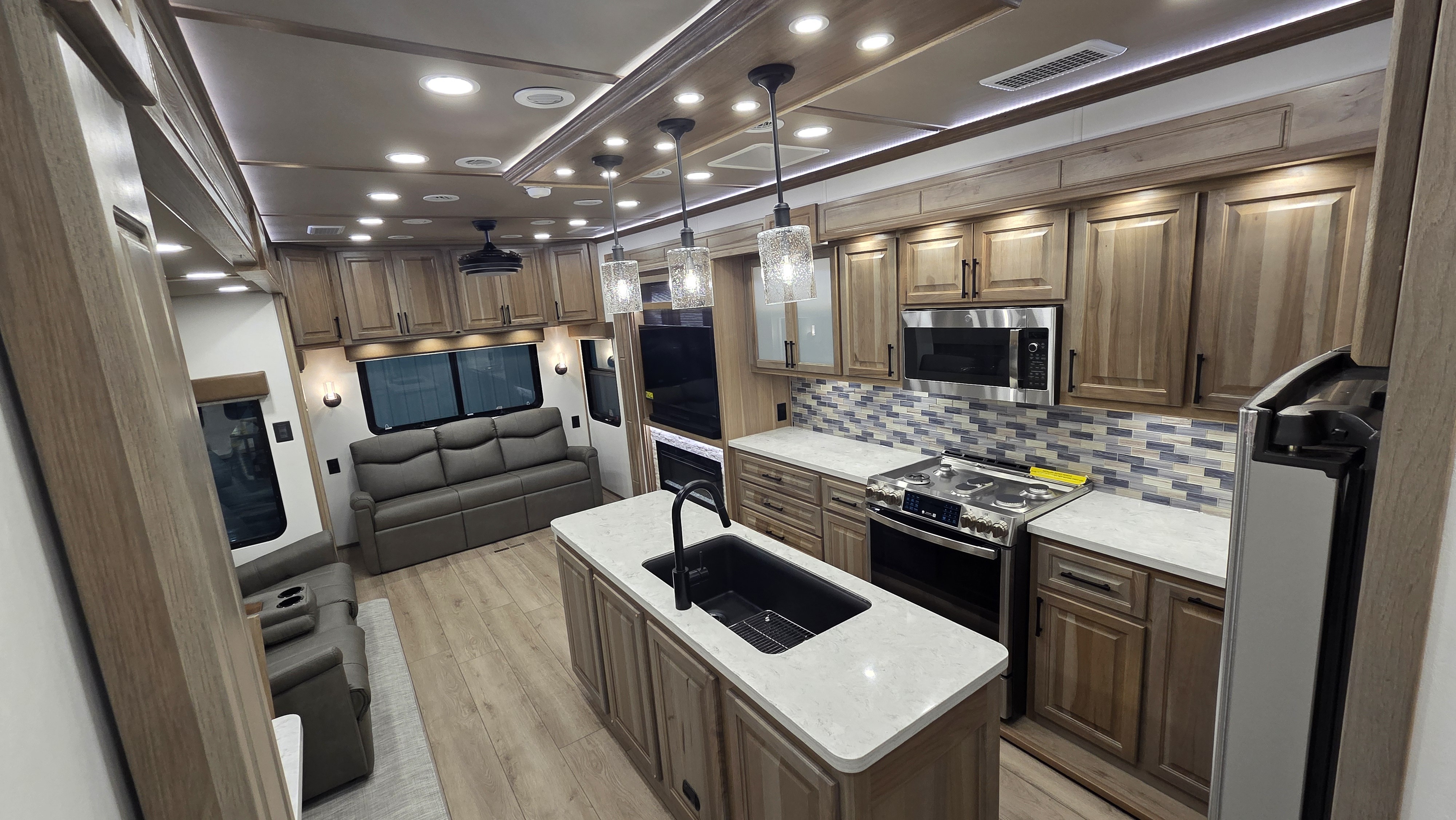 2027 Luxe ELITE 42RL in elkhart IN