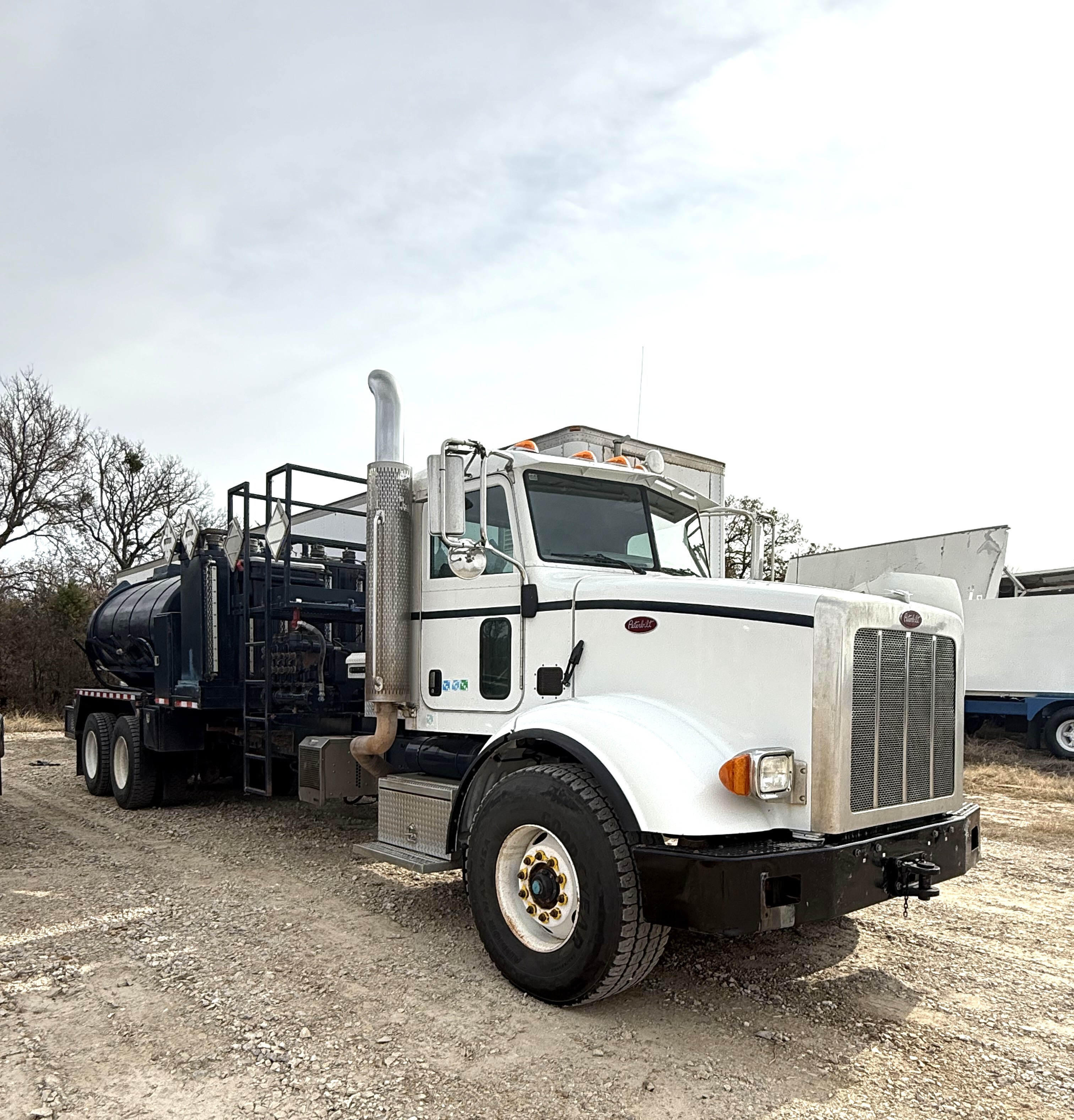 2010 PETERBILT 365 in Mineral Wells, TX