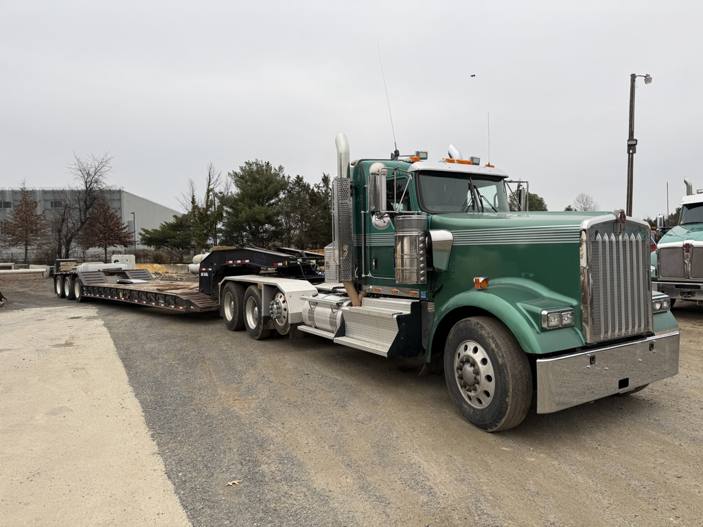 2013 KENWORTH W900L in Chantilly, VA
