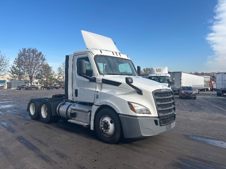 2021 FREIGHTLINER CASCADIA 126 in Louisville, KY