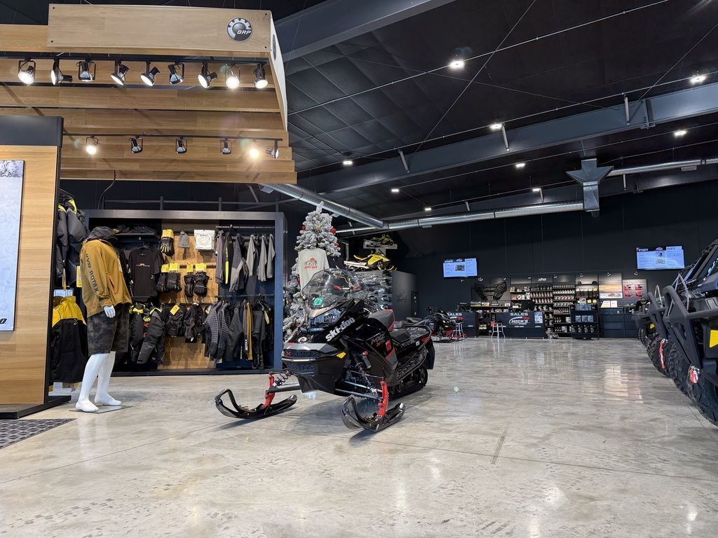 2020 Ski-Doo MXZ® X-RS® Rotax® 850 E-TEC® Ice R. XT 1.25 Black in dickeyville WI