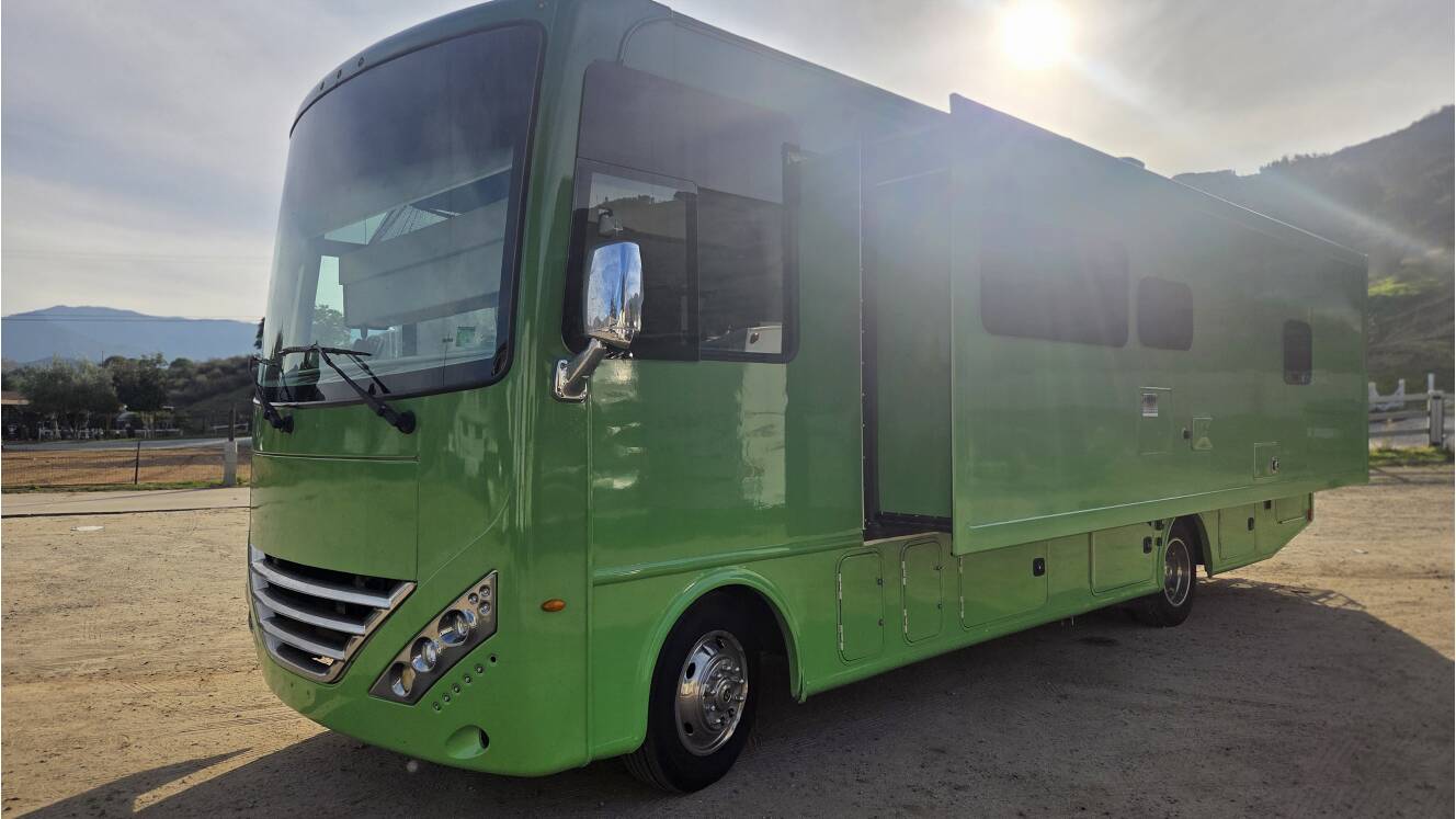 A photo of this 2018 Thor Motor Coach HURRICANE 29M