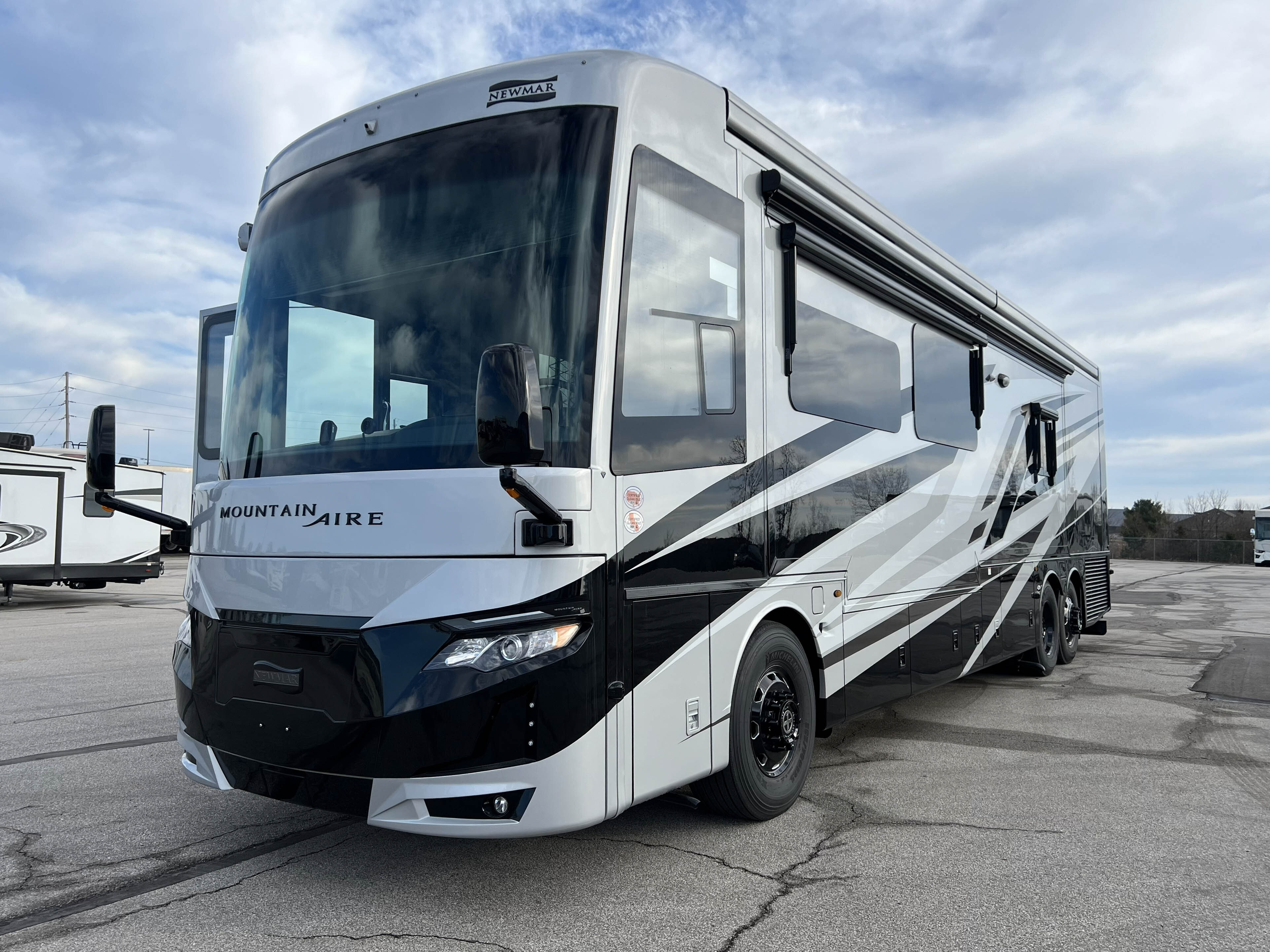 2026 Newmar MOUNTAIN AIRE 4118 in belton MO