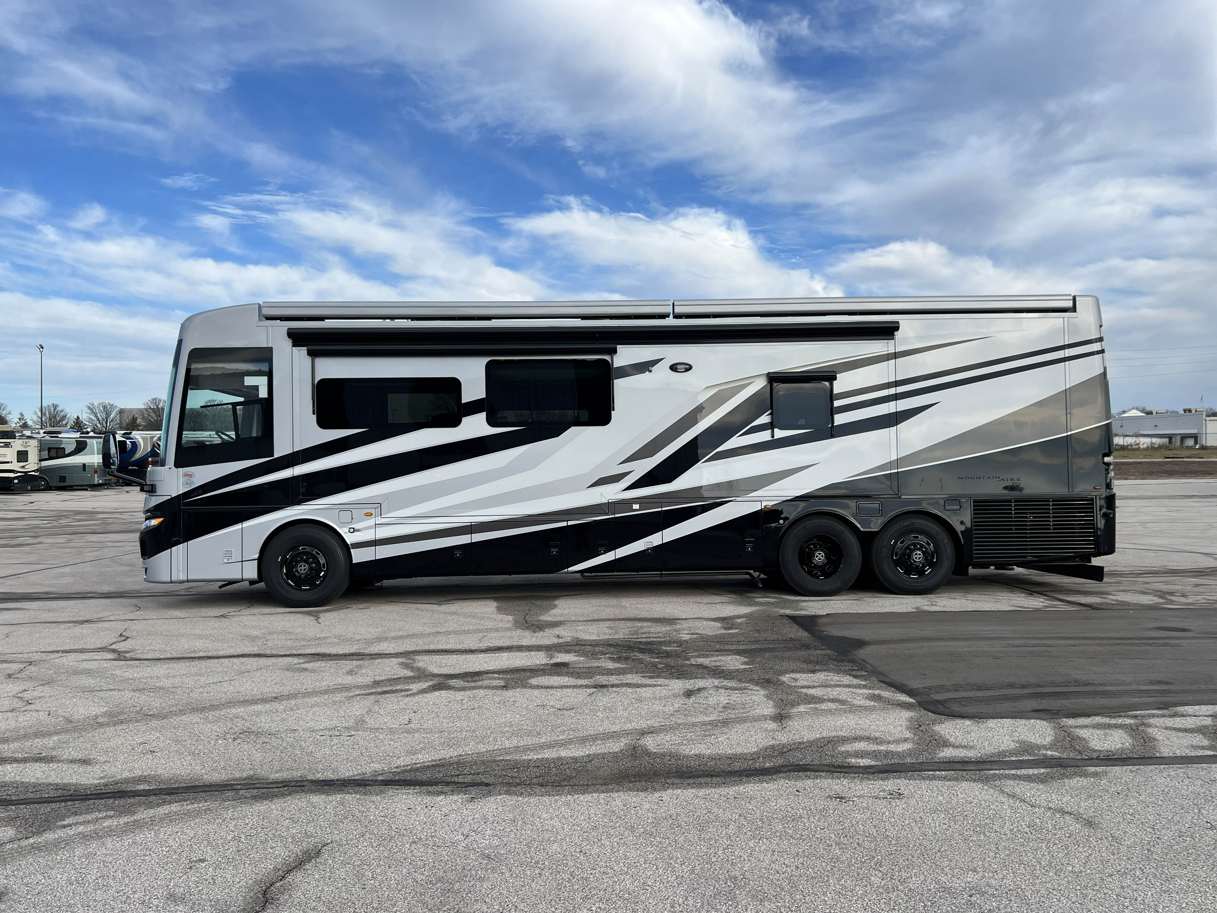2026 Newmar MOUNTAIN AIRE 4118 in belton MO