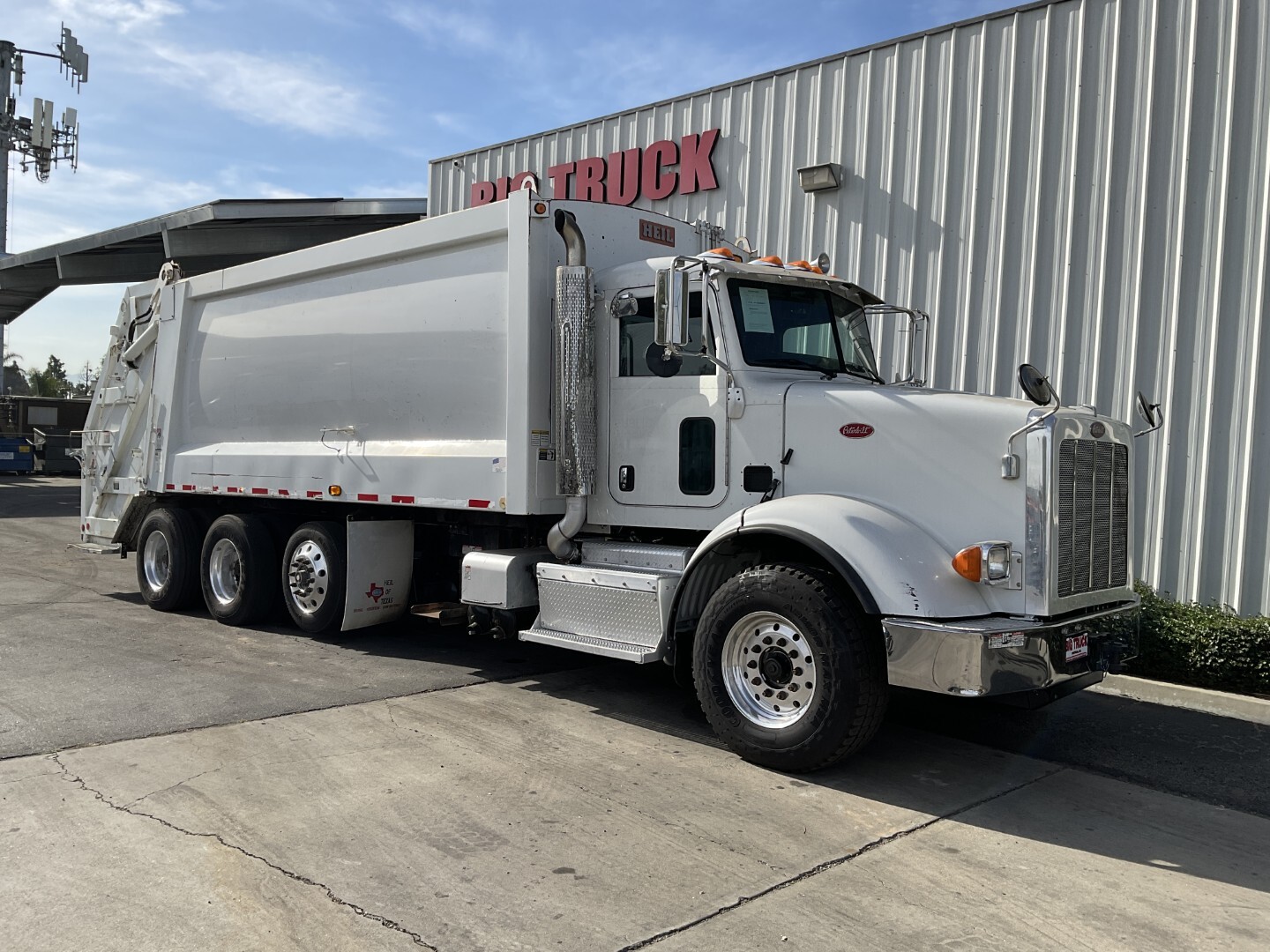 2014 PETERBILT 365 in Fontana, CA