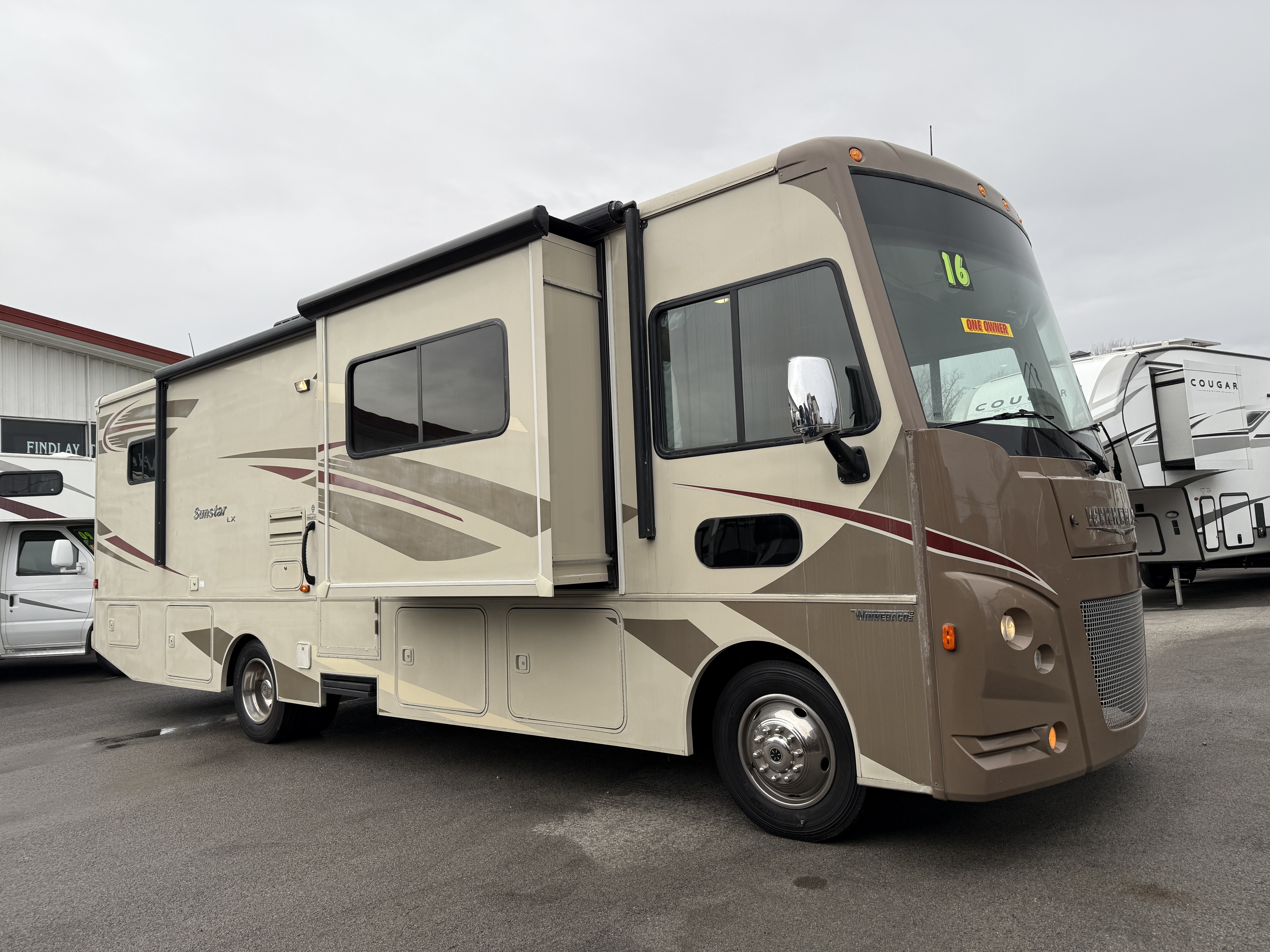 2016 Winnebago SUNSTAR LX 30T in findlay OH