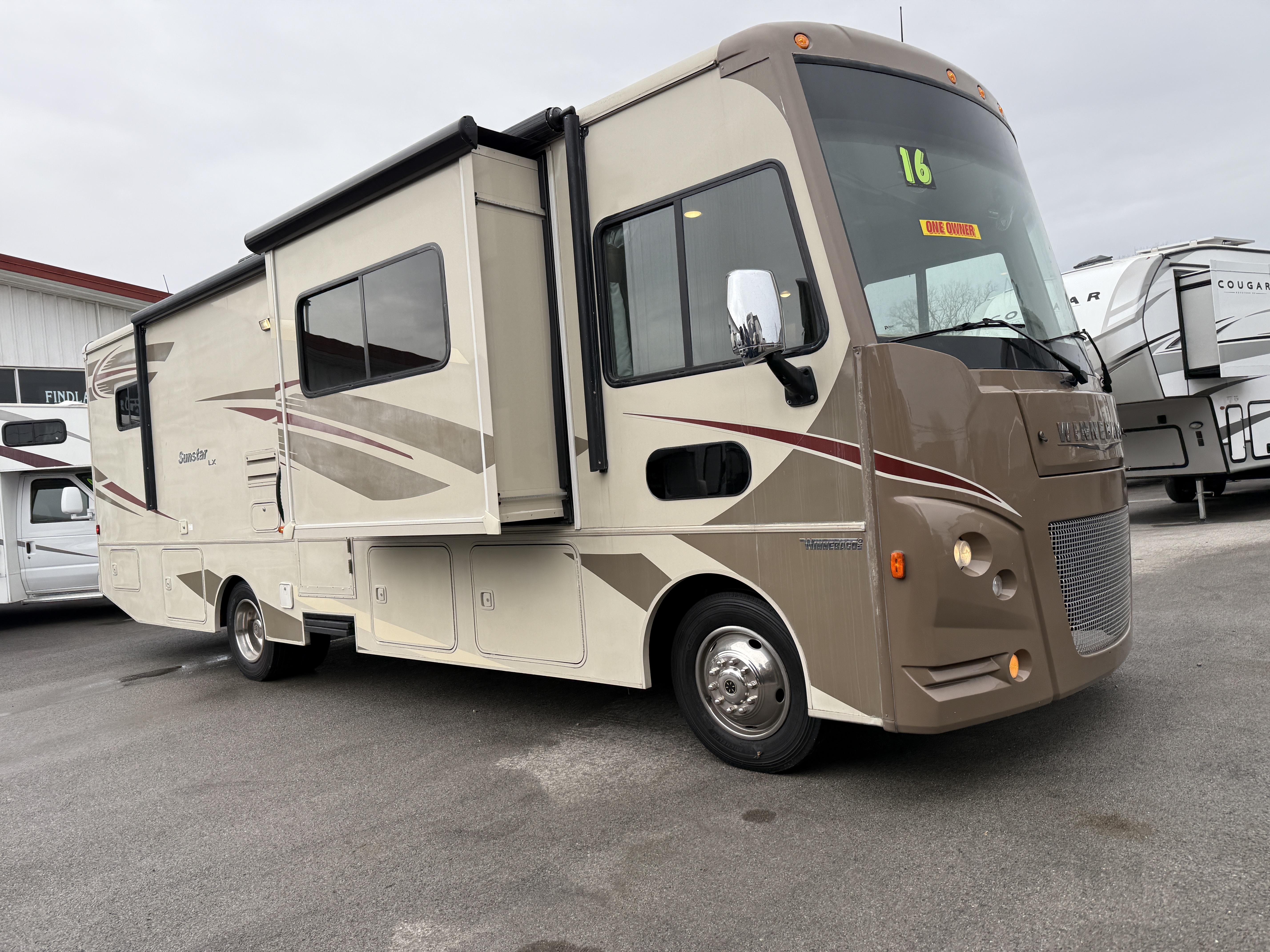 2016 Winnebago SUNSTAR LX 30T in findlay OH