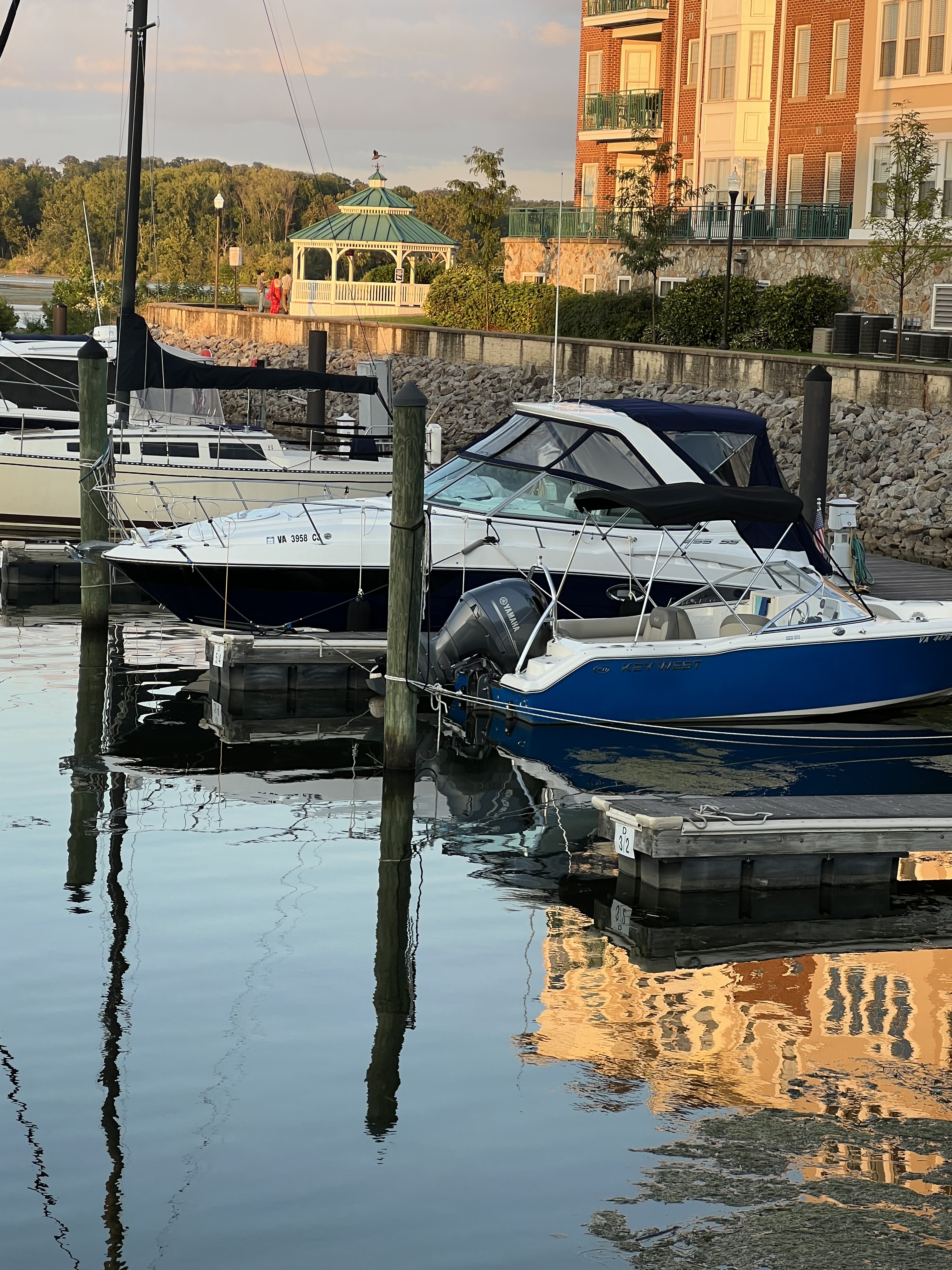 2022 Monterey Cruiser Express Cruiser Boat boat