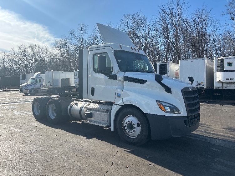 2021 FREIGHTLINER CASCADIA 126 in Louisville, KY