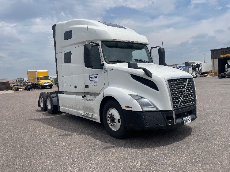 2021 VOLVO VNL64760 in Clackamas, OR