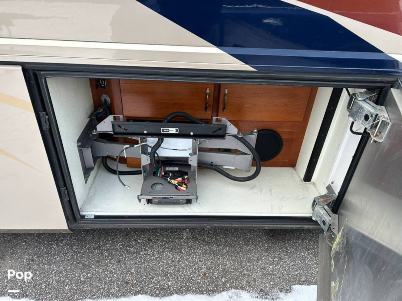 A photo of this 2007 American Coach American Tradition 42R