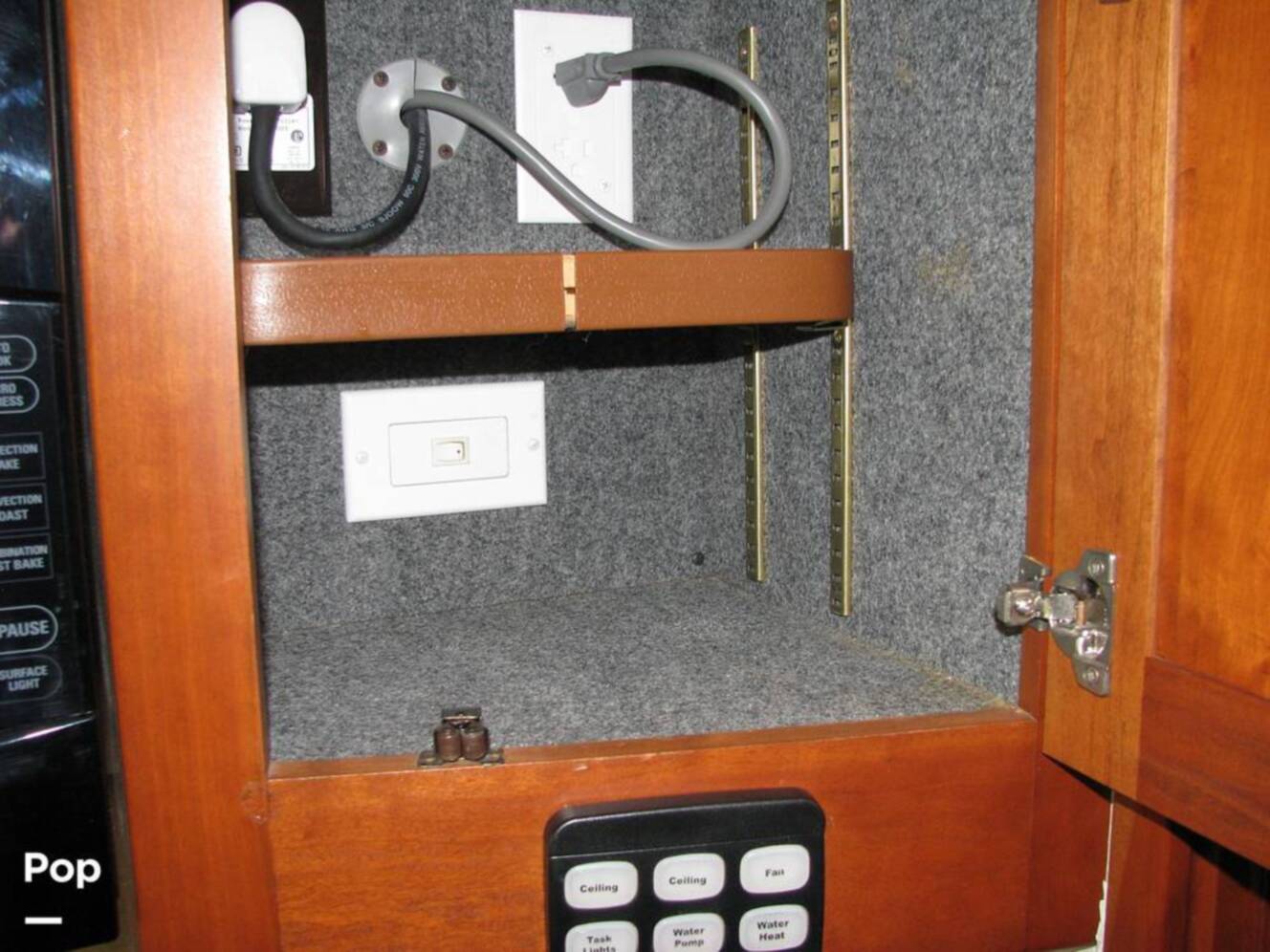 A photo of this 2007 American Coach American Tradition 42R