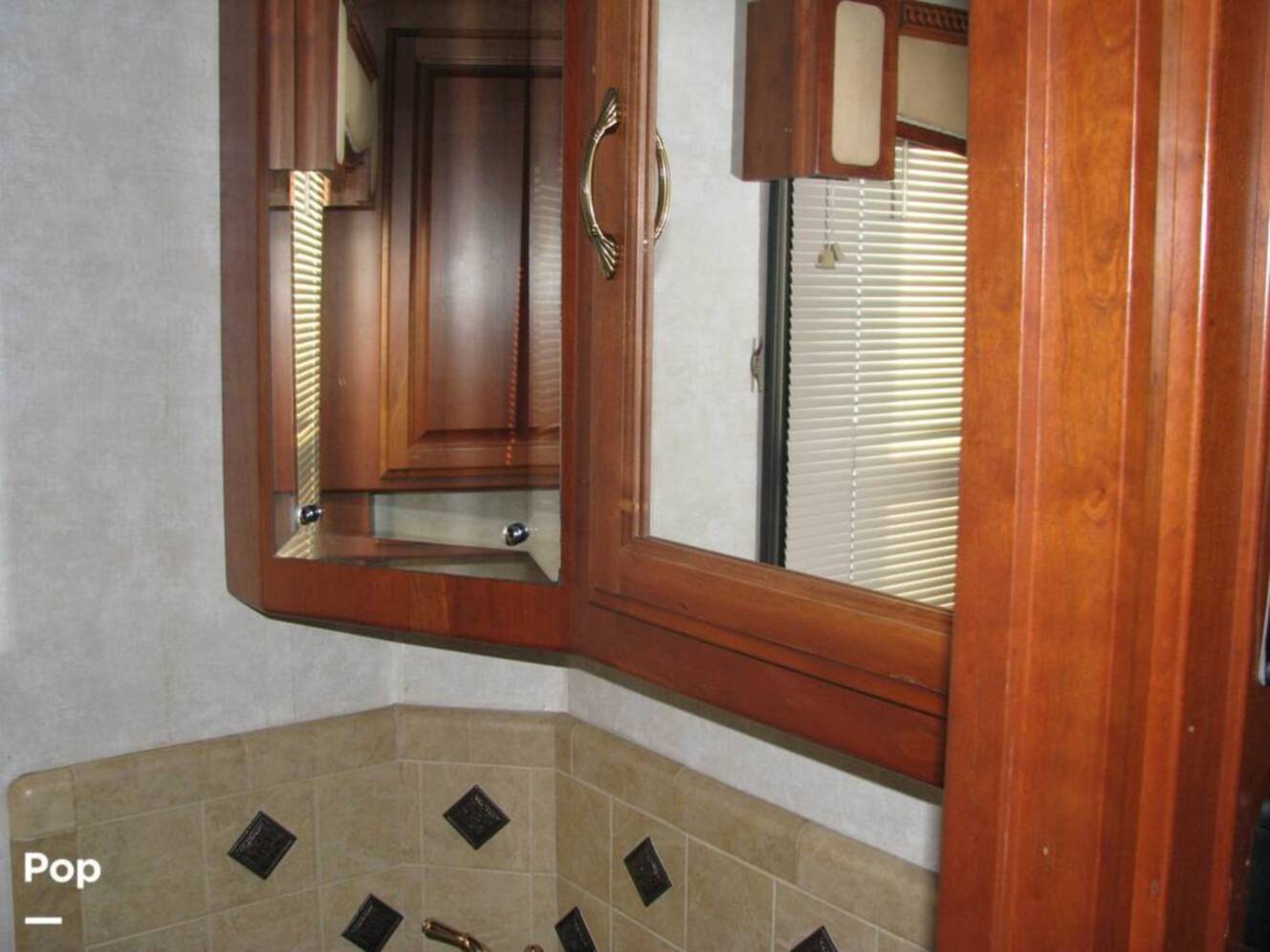 A photo of this 2007 American Coach American Tradition 42R