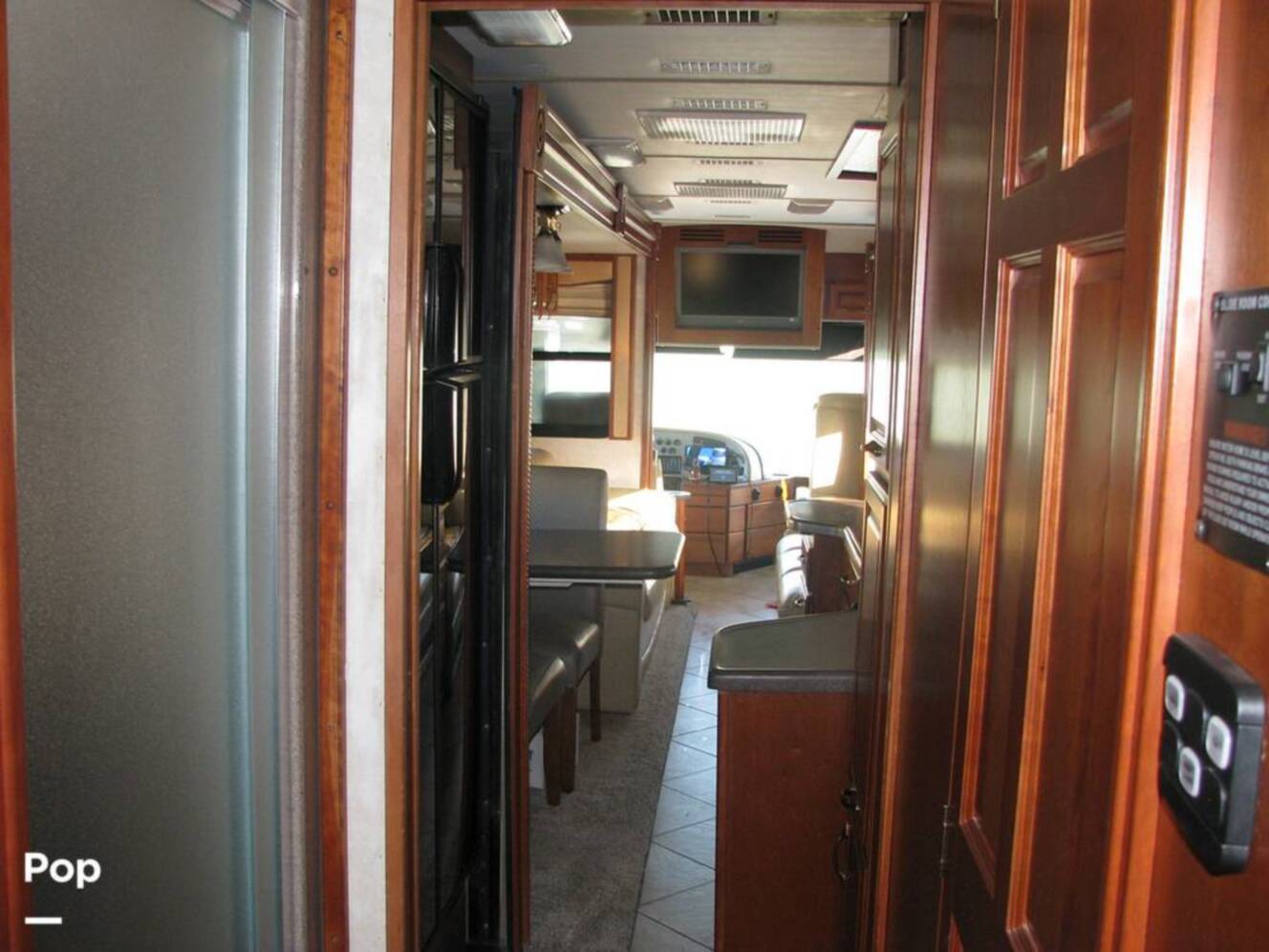 A photo of this 2007 American Coach American Tradition 42R