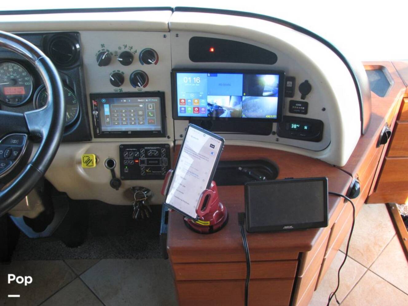 A photo of this 2007 American Coach American Tradition 42R