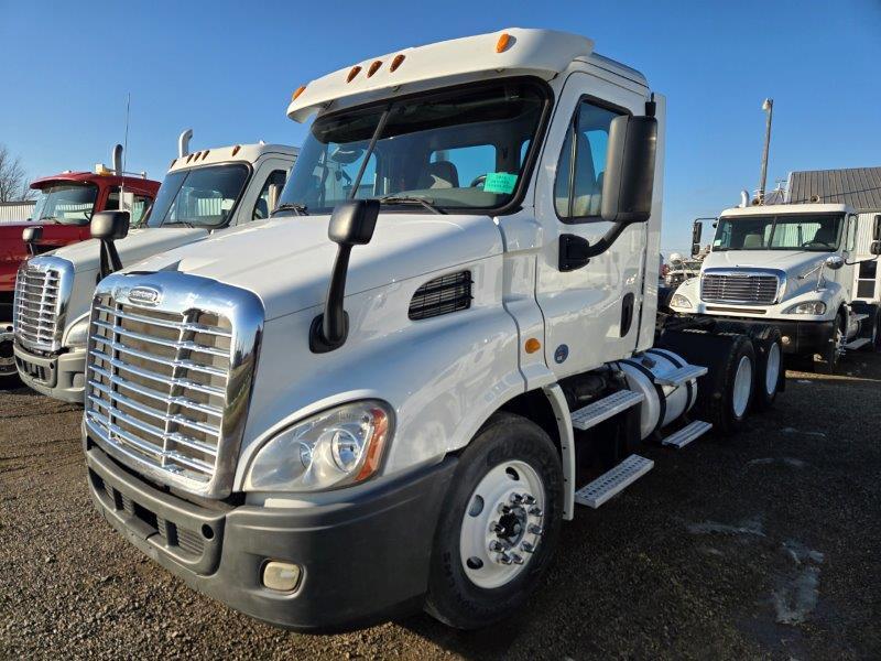 2014 FREIGHTLINER CASCADIA in Delta, OH