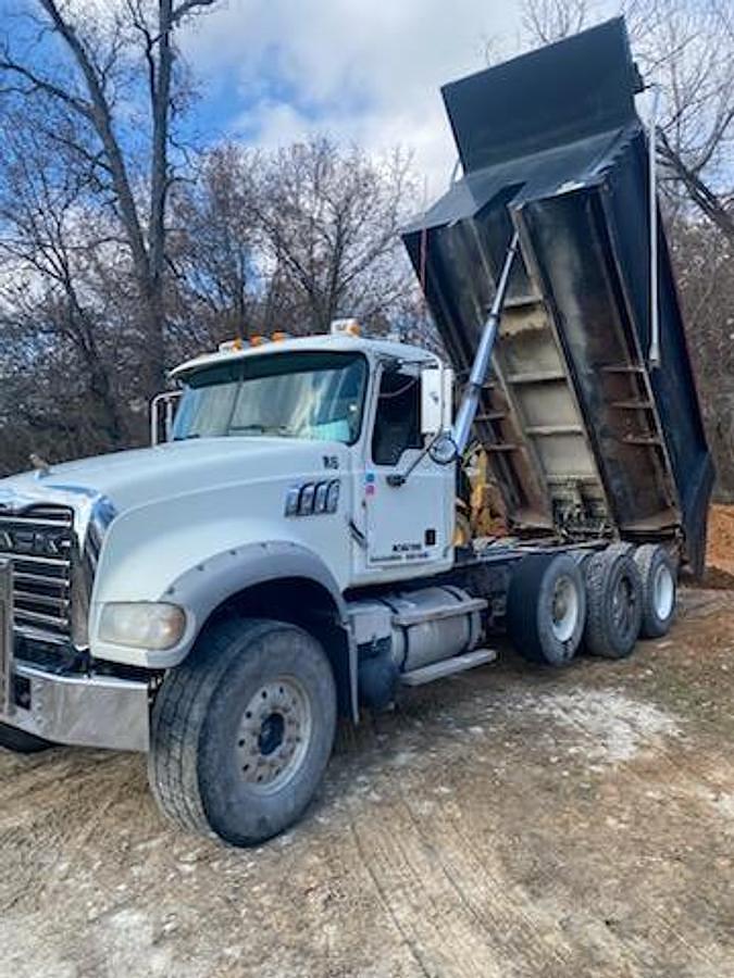 2010 MACK GRANITE GU713 in Brandenburg, KY