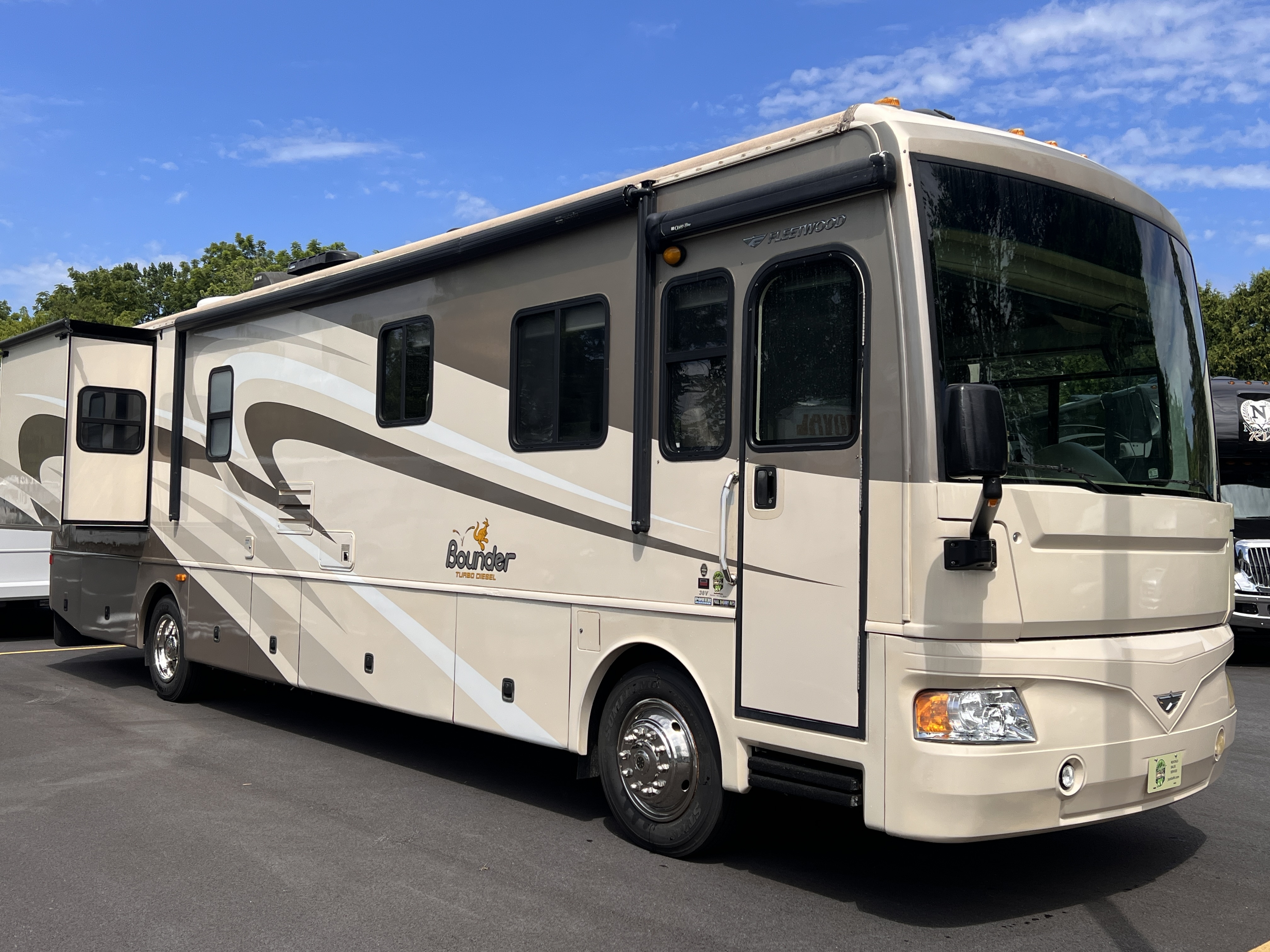 2008 Fleetwood BOUNDER DIESEL 38V in exton PA