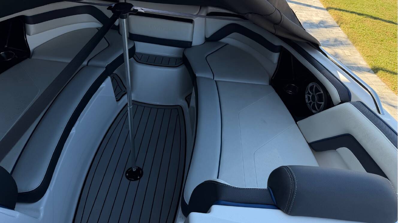 A photo of this 2020 Yamaha 242 Limited S E-Series