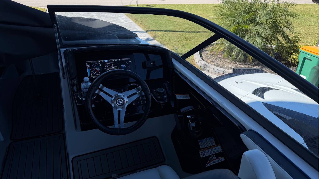A photo of this 2020 Yamaha 242 Limited S E-Series