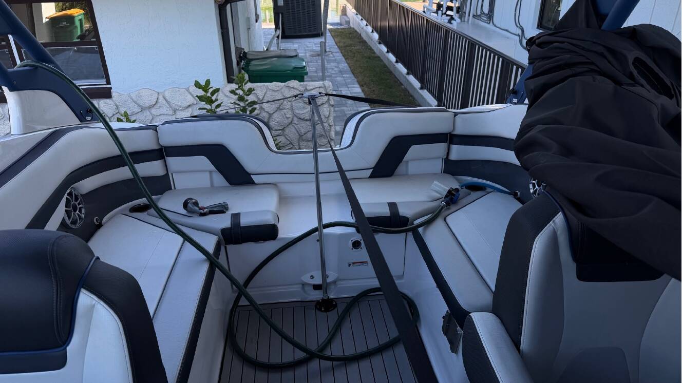 A photo of this 2020 Yamaha 242 Limited S E-Series