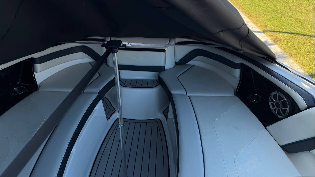 A photo of this 2020 Yamaha 242 Limited S E-Series