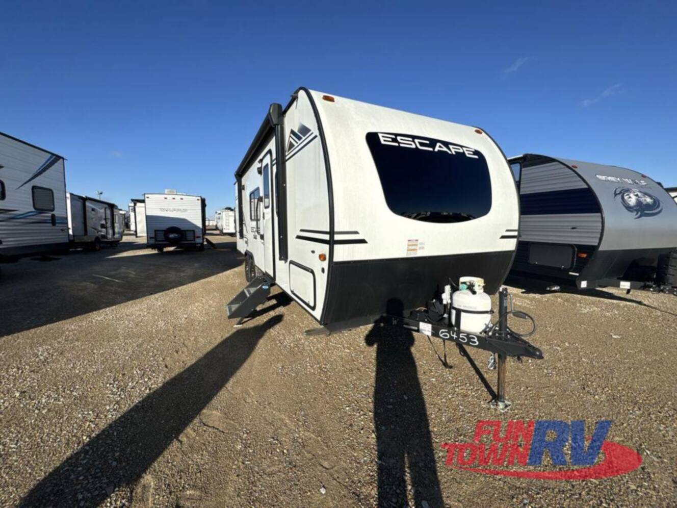 A photo of this 2022 Kz Escape E231BH