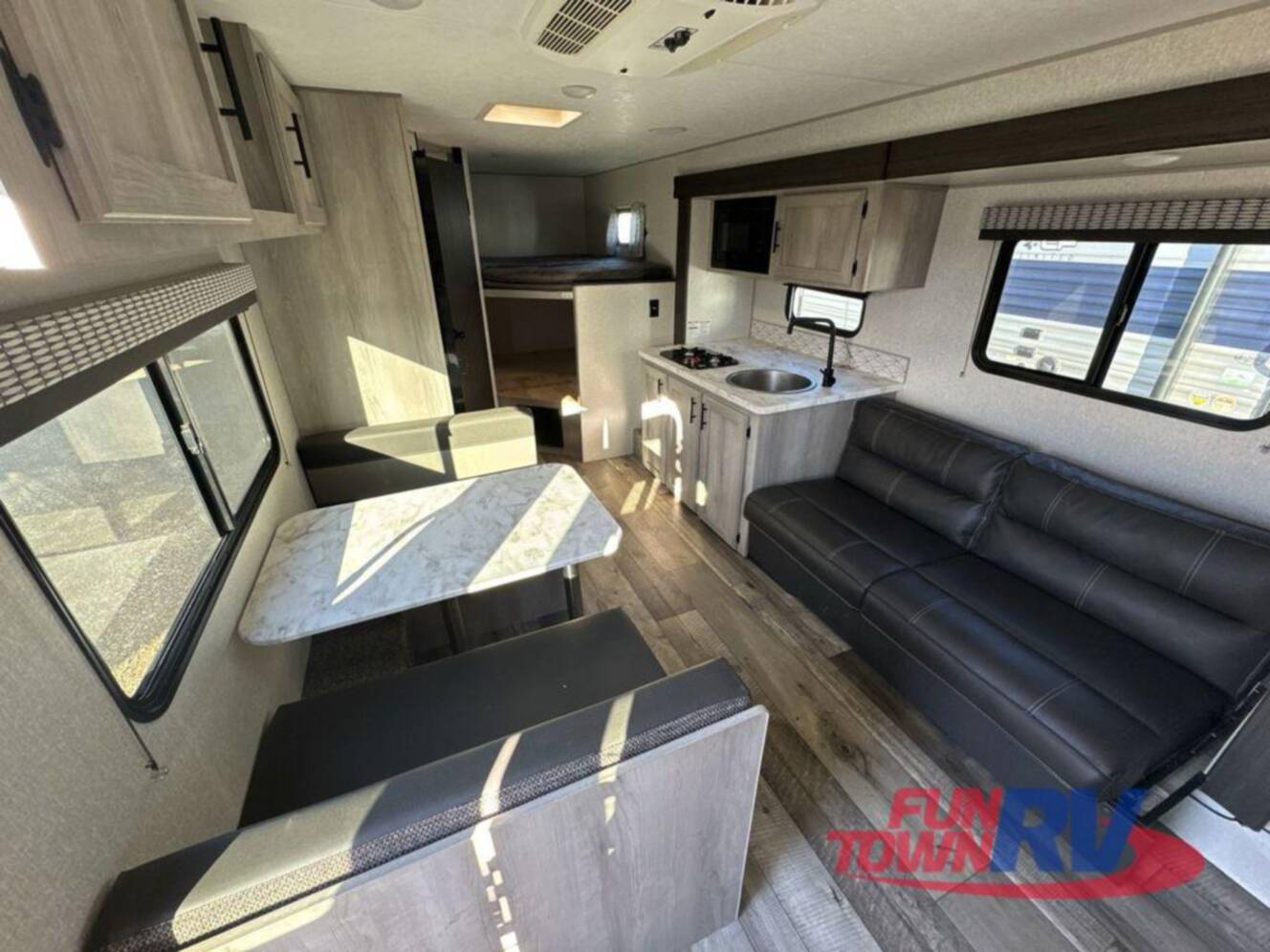 A photo of this 2022 Kz Escape E231BH