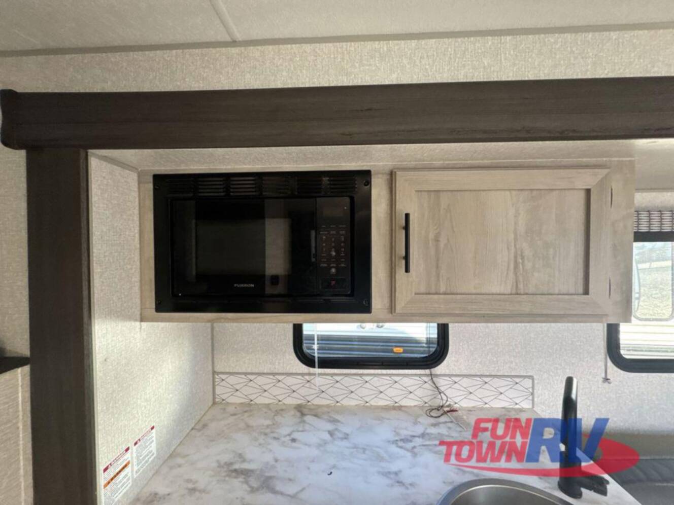 A photo of this 2022 Kz Escape E231BH