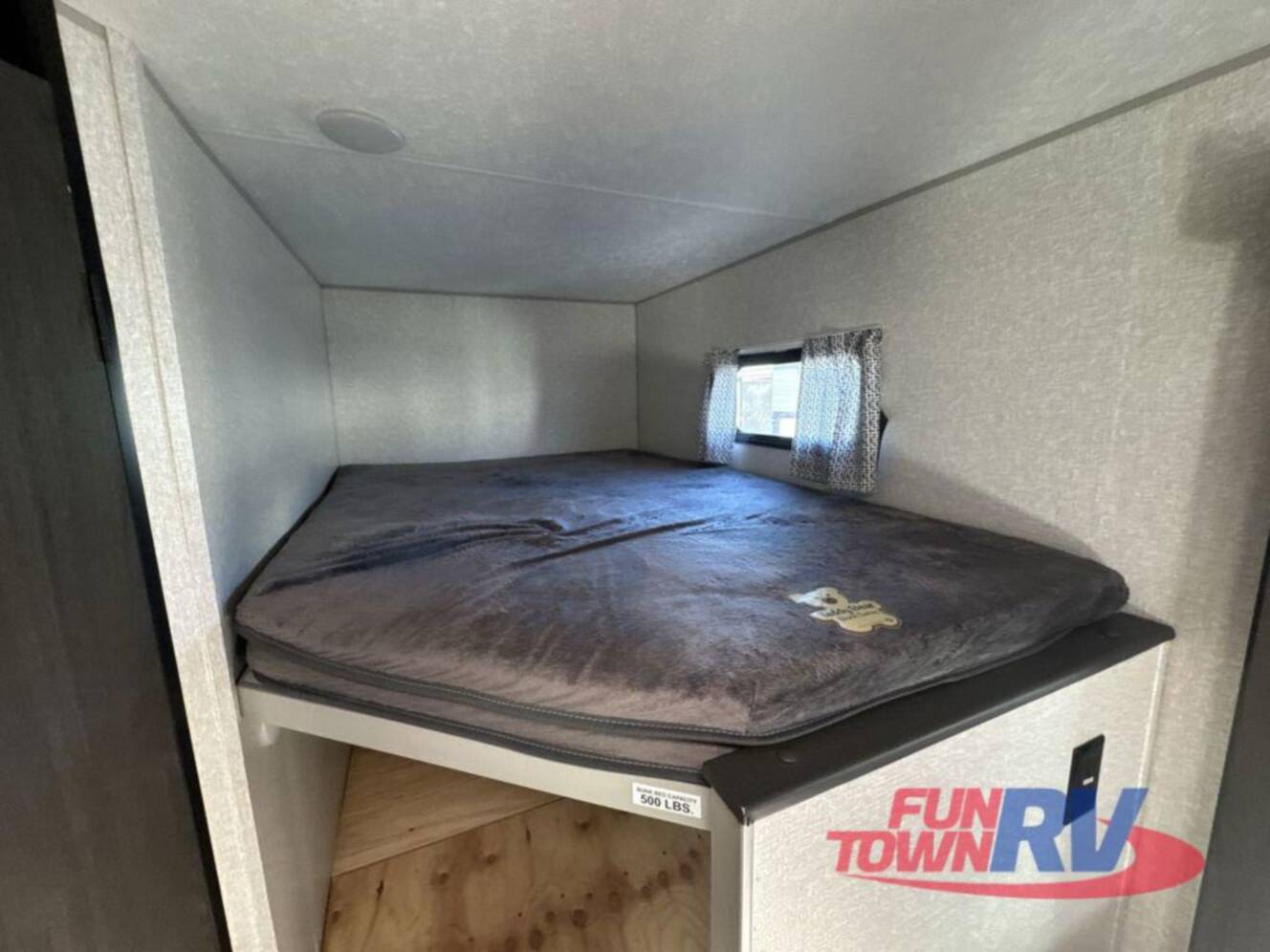 A photo of this 2022 Kz Escape E231BH