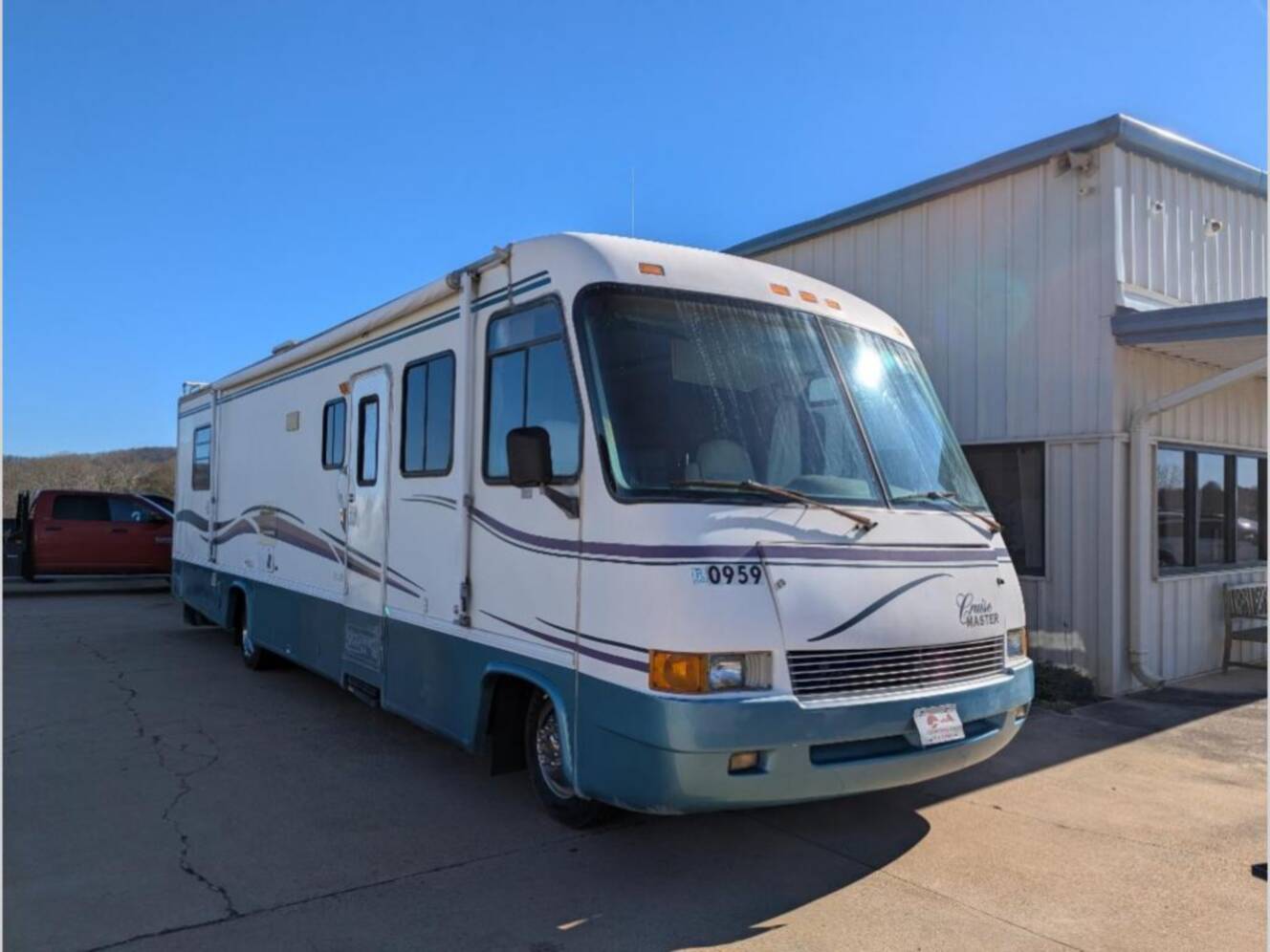 A photo of this 1998 Georgie Boy Cruise Master 3515