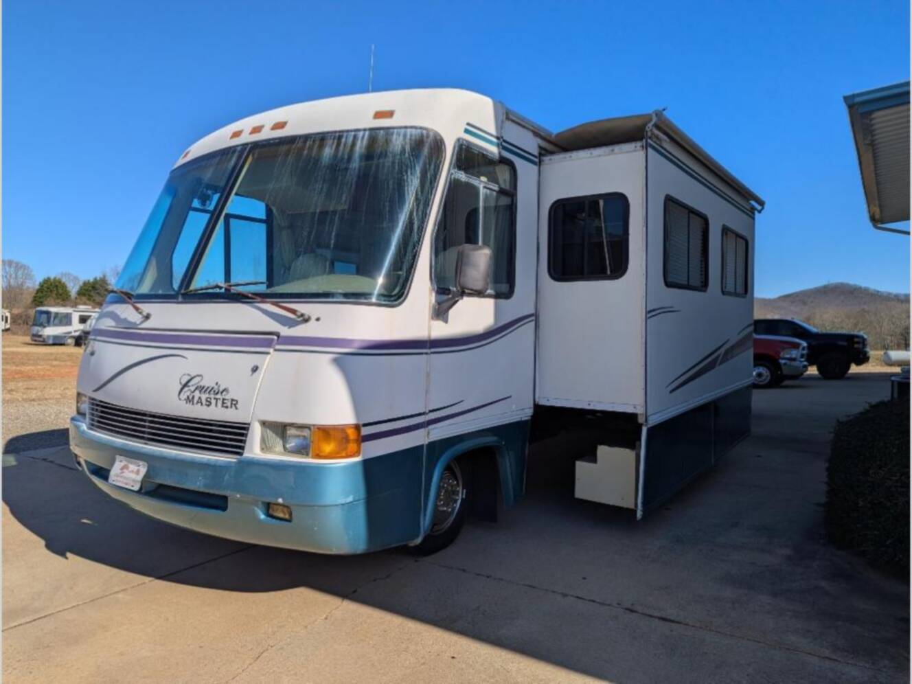 A photo of this 1998 Georgie Boy Cruise Master 3515