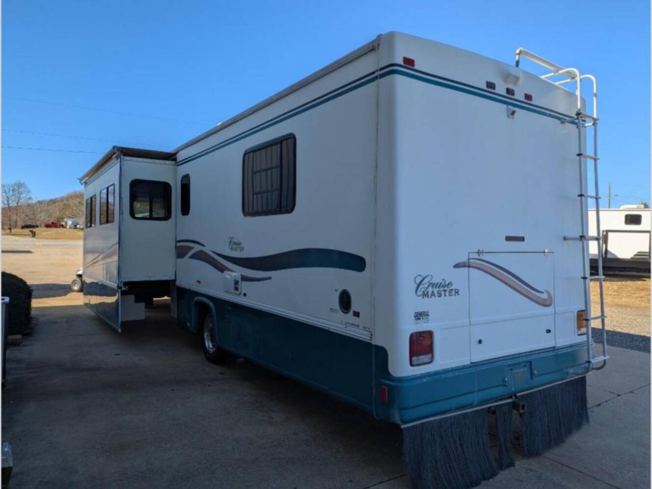 A photo of this 1998 Georgie Boy Cruise Master 3515