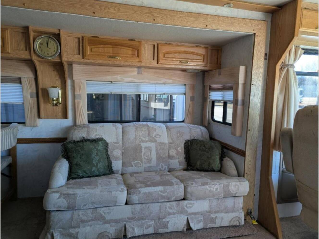 A photo of this 1998 Georgie Boy Cruise Master 3515