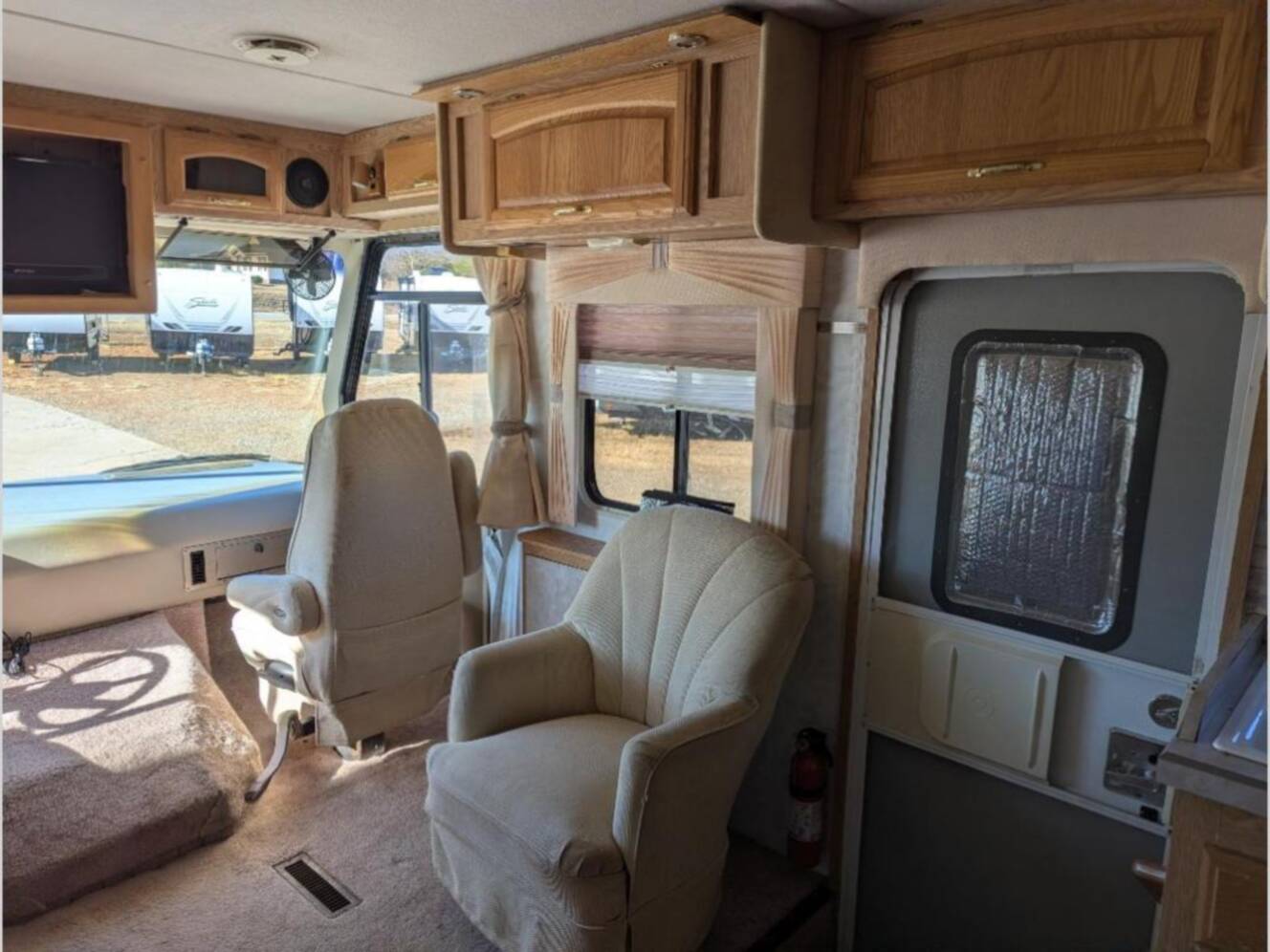 A photo of this 1998 Georgie Boy Cruise Master 3515